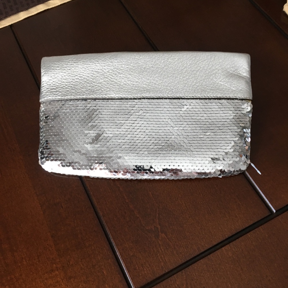 Coach Poppy silver sequined clutch/wristlet - Picture 2 of 6